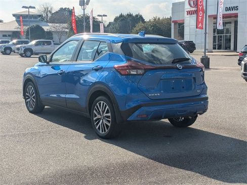 Used 2021 Nissan Kicks SV image 5