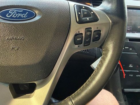 Used 2013 Ford Taurus Limited FWD image 28