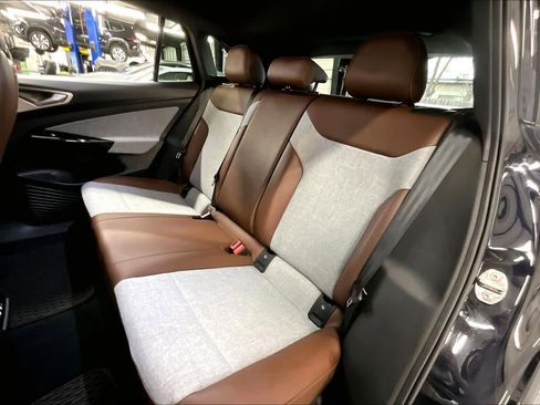 Used 2023 Volkswagen ID.4 Pro image 27