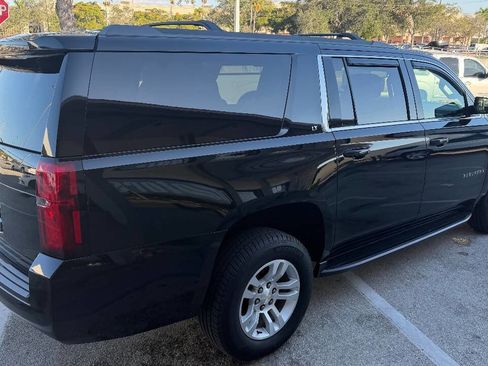 Used 2018 Chevrolet Suburban LT image 5