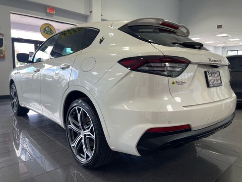 Used 2022 Maserati Levante Modena AWD/4WD image 3
