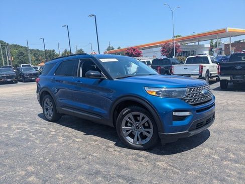 Certified 2022 Ford Explorer XLT w/ Equipment Group 202A RWD image 2