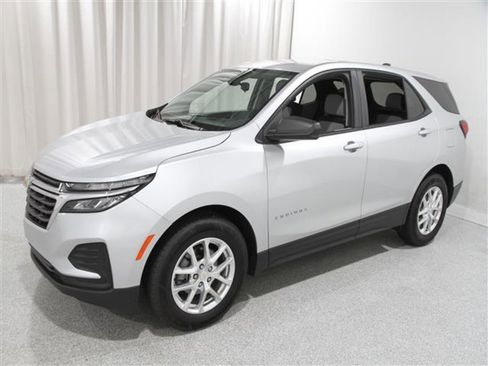 Certified 2022 Chevrolet Equinox LS w/ LS Convenience Package image 3