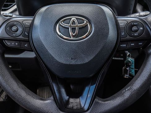 Used 2022 Toyota RAV4 LE AWD/4WD image 12