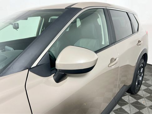 Used 2025 Nissan Rogue SV FWD image 12