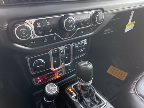 New 2026 Jeep Wrangler Unlimited Rubicon w/ Technology Group AWD/4WD image 30