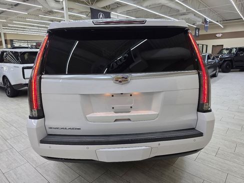 Used 2016 Cadillac Escalade 4WD image 7