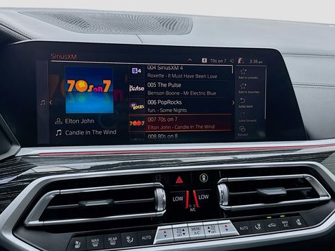 Used 2022 BMW X7 M50i image 11