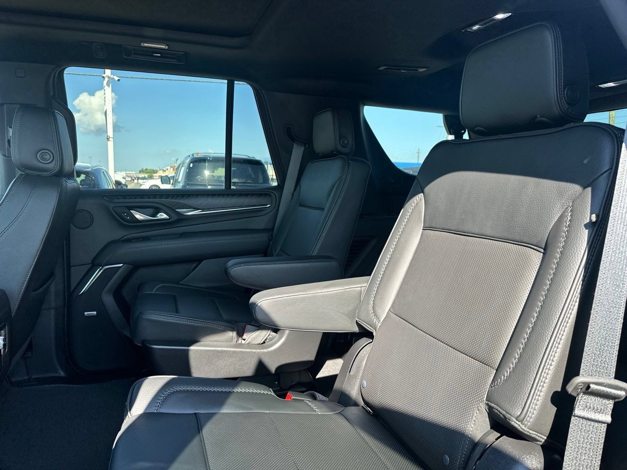 Used 2023 GMC Yukon Denali AWD/4WD image 12