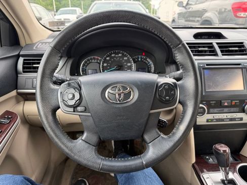 Used 2012 Toyota Camry XLE w/ Leather Pkg FWD image 10