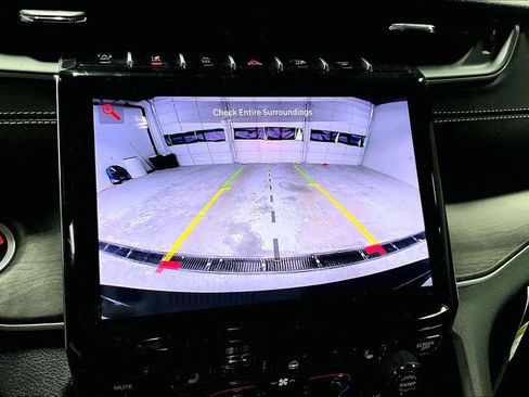 Used 2025 Jeep Grand Cherokee Limited image 30