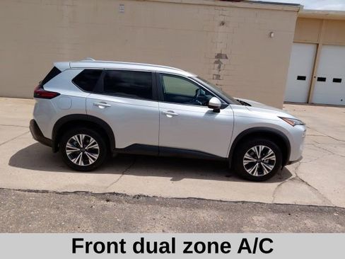Used 2023 Nissan Rogue SV w/ SV Premium B Package AWD/4WD image 3