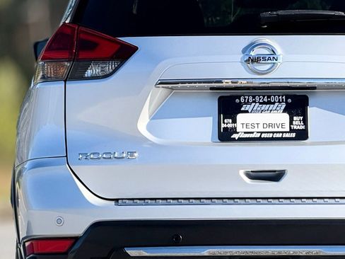 Used 2020 Nissan Rogue SV image 15