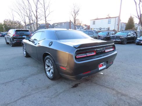 Used 2019 Dodge Challenger SXT image 4