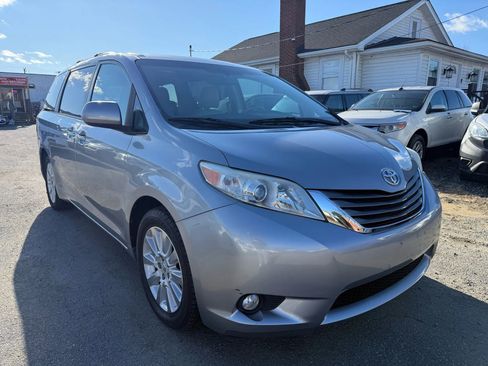 Used 2012 Toyota Sienna Limited image 2