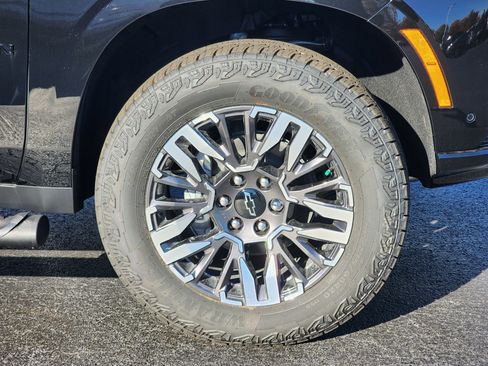 New 2026 Chevrolet Suburban Z71 w/ Comfort Package image 6