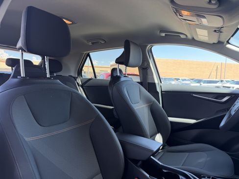 Used 2025 Kia Niro LX FWD image 37
