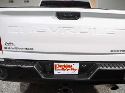 Used 2023 Chevrolet Silverado 2500 Custom w/ Custom Convenience Package image 8