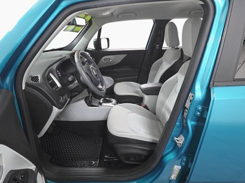 Used 2022 Jeep Renegade Latitude w/ Convenience Group image 9