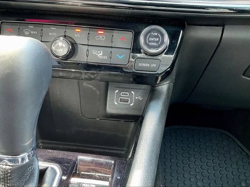 Used 2025 Jeep Compass Latitude w/ Convenience Group AWD/4WD image 16