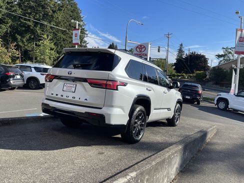 Certified 2023 Toyota Sequoia Platinum AWD/4WD image 7
