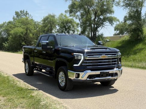 Used 2024 Chevrolet Silverado 2500 LTZ w/ LTZ Plus Package AWD/4WD image 4