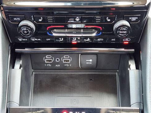 Used 2023 Jeep Grand Cherokee Laredo w/ Luxury Tech Group I RWD image 27