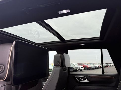 Used 2023 Chevrolet Tahoe Premier w/ Advanced Technology Package image 17