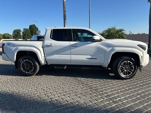 Used 2024 Toyota Tacoma TRD Sport AWD/4WD image 5