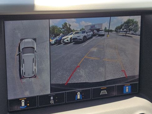 Used 2021 GMC Acadia SLT w/ Premium Package FWD image 16