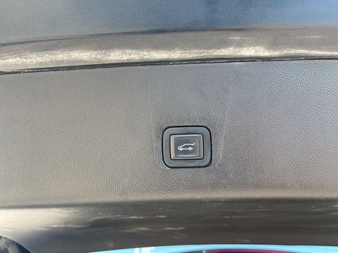 Used 2018 Chevrolet Traverse LT w/ LPO, Floor Liner Package image 12