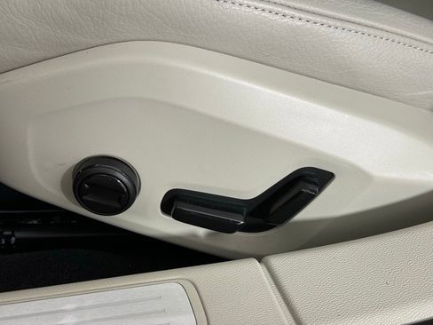 New 2024 Volvo S60 B5 Plus w/ Climate Package image 16