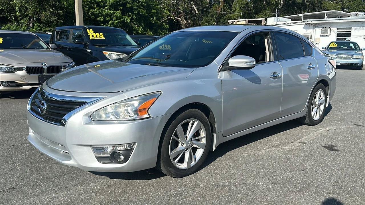 Used 2015 Nissan Altima 2.5 SV w/ Convenience Package FWD image 2