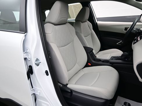 Used 2026 Toyota Corolla Cross L image 13