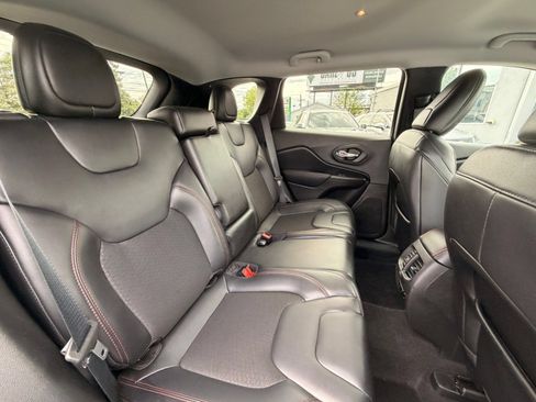 Used 2020 Jeep Cherokee Trailhawk w/ Comfort/Convenience Group AWD/4WD image 22