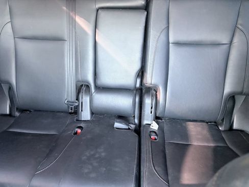 Used 2018 Toyota Highlander XLE AWD/4WD image 9