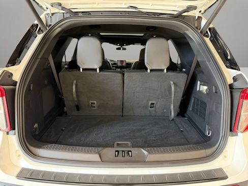Certified 2024 Ford Explorer ST-Line w/ Class IV Trailer Tow Package AWD/4WD image 9