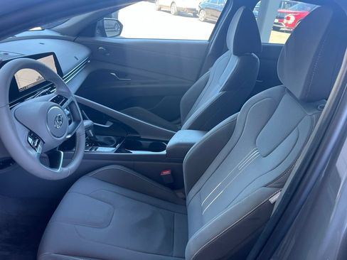 Used 2023 Hyundai Elantra SEL w/ Convenience Package FWD image 9