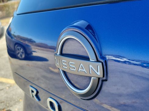 Used 2023 Nissan Rogue SL w/ SL Premium Package image 7