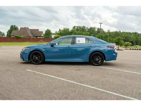Used 2023 Toyota Camry XSE FWD image 9