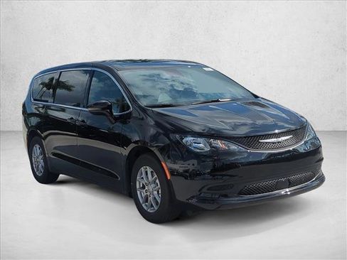 New 2026 Chrysler Voyager LX image 6