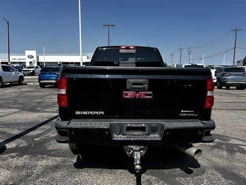 Used 2018 GMC Sierra 2500 Denali w/ Duramax Plus Package AWD/4WD image 4