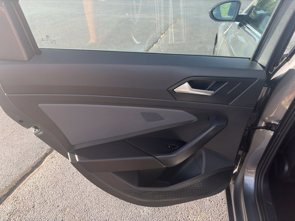 Used 2025 Volkswagen Jetta SE FWD image 30