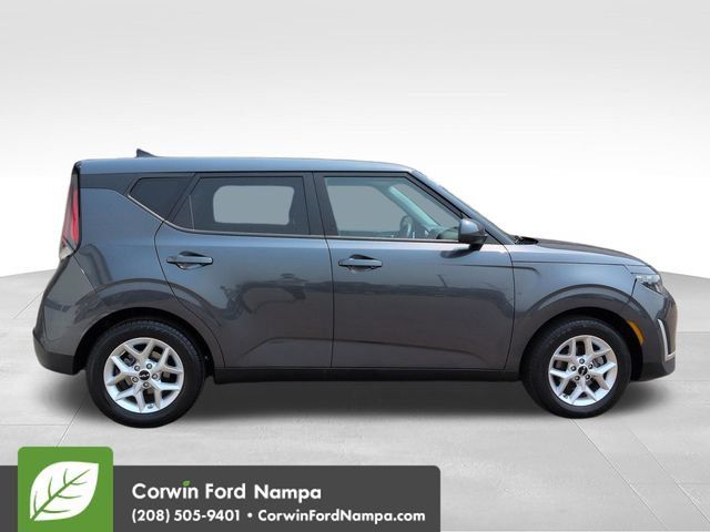 Used 2024 Kia Soul LX w/ Option Group 015 FWD image 2