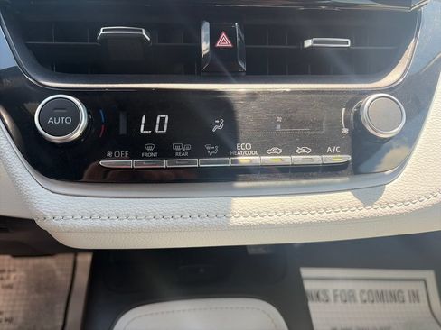 Used 2024 Toyota Corolla SE w/ SE Package FWD image 18