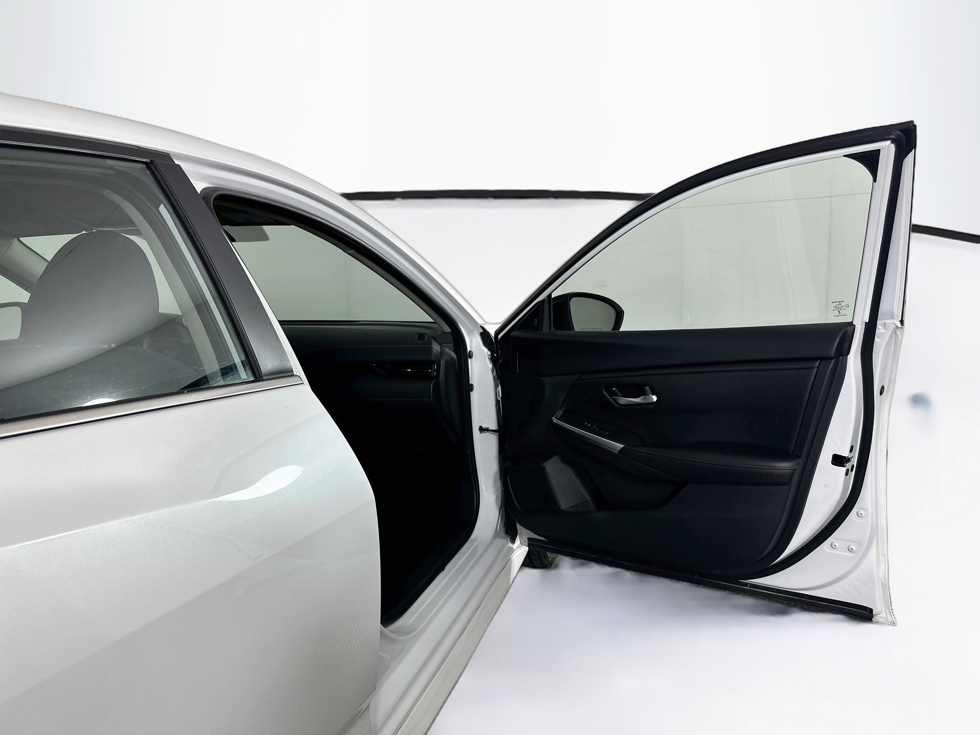 Used 2025 Nissan Sentra SR FWD image 30