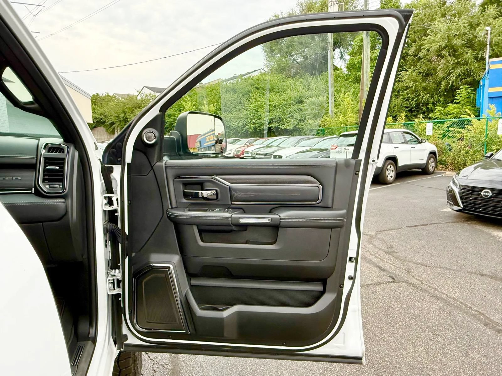 Used 2022 RAM 2500 Limited AWD/4WD image 17