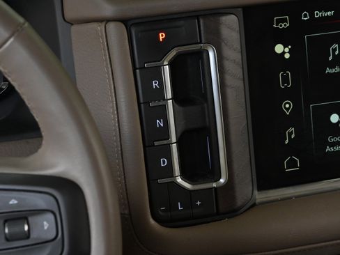 Used 2024 GMC Yukon Denali RWD image 23