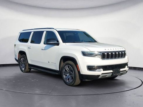 Used 2024 Jeep Wagoneer L Series II w/ Flexible Seating Group AWD/4WD image 2