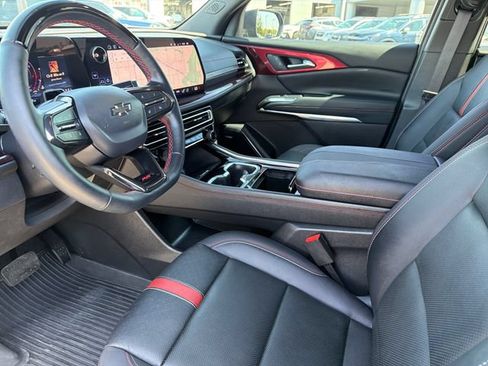 Used 2025 Chevrolet Traverse RS w/ LPO, Floor Liner Package FWD image 18